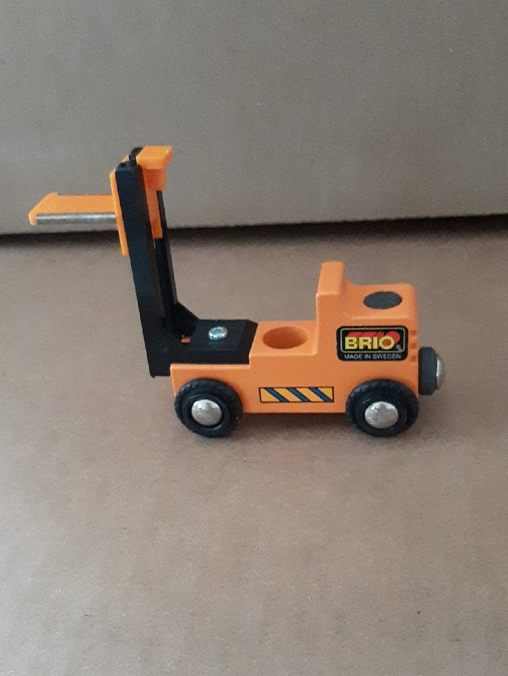Brio Wooden Trucks - Picture 7 of 10
